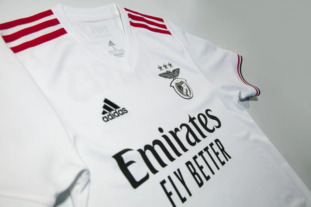 post card Loja online Fútbol Emotion Portugal - Blogs de futebol - Estes são os novos equipamentos adidas do SL Benfica 21-22 (4).webp